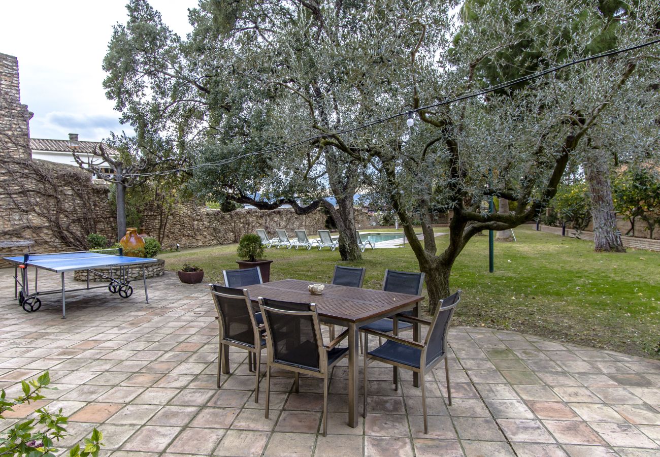Villa in Santa Oliva - Escape into history and elegance at this majestic twin estate with a total capacity for 32 guests, just 14 minutes from Barcelona.