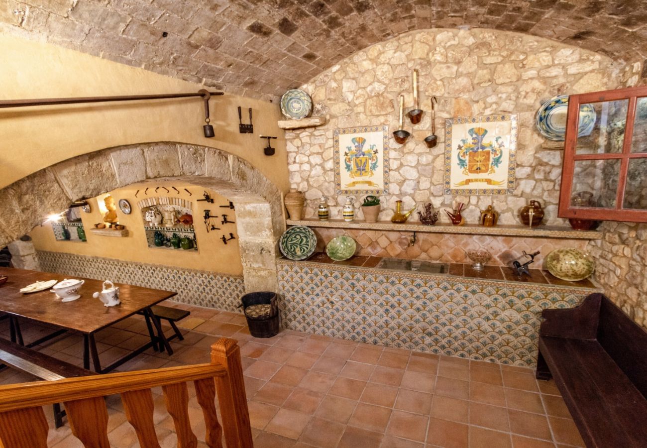 Villa in Santa Oliva - Majestic history for 32 guests, 10km to the beach