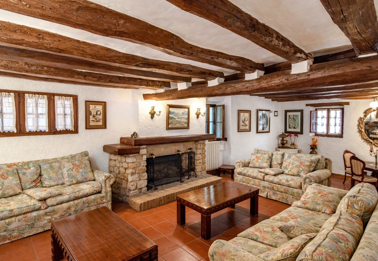 Villa in Santa Oliva - Majestic history for 32 guests, 10km to the beach