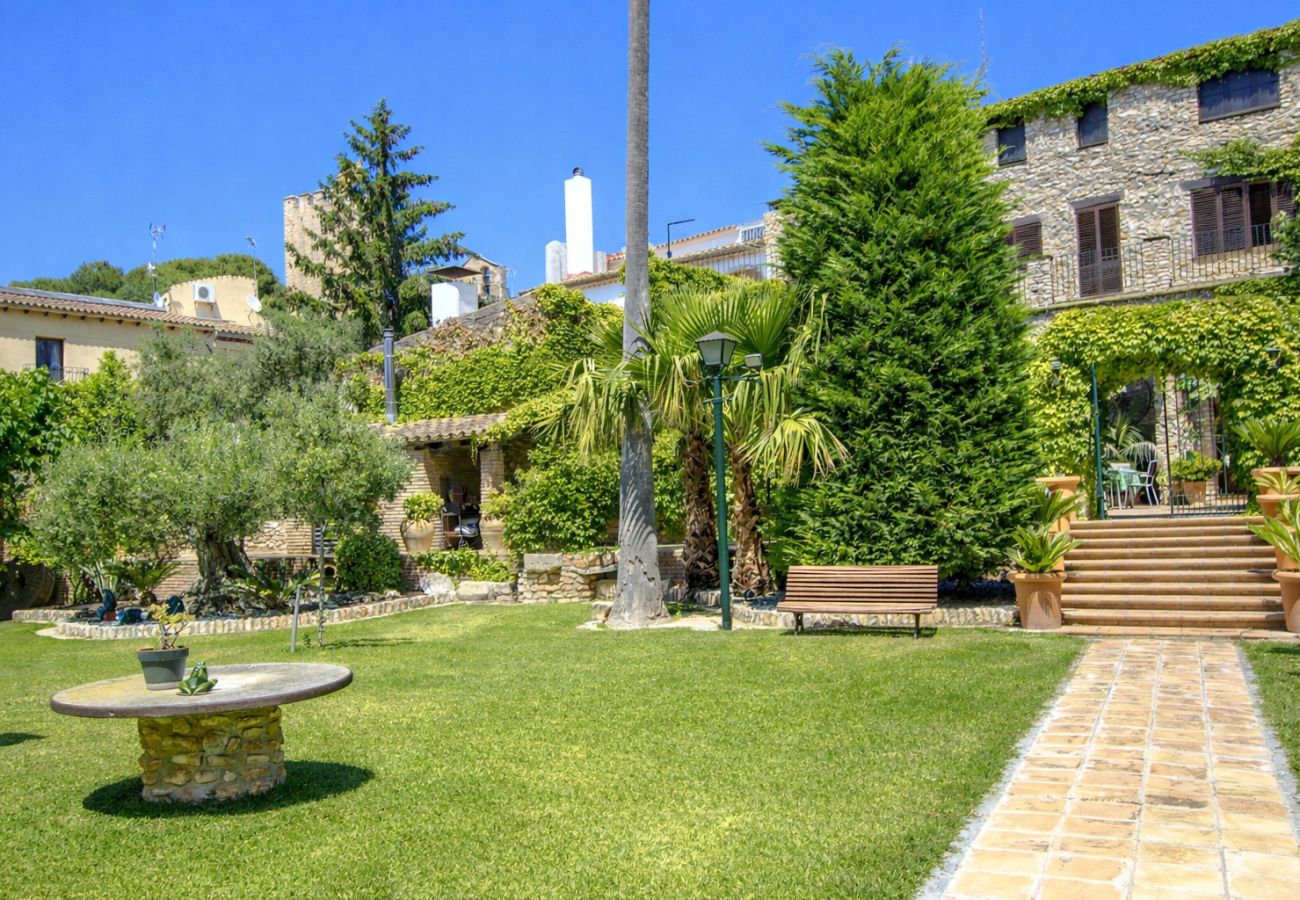 Villa in Santa Oliva - Majestic history for 32 guests, 10km to the beach