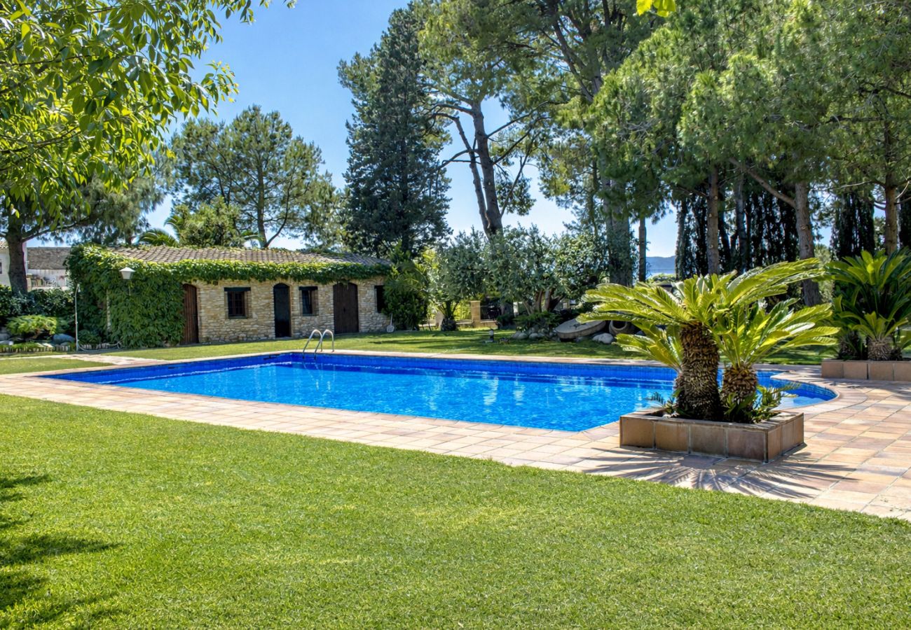 Villa in Santa Oliva - Majestic history for 32 guests, 10km to the beach