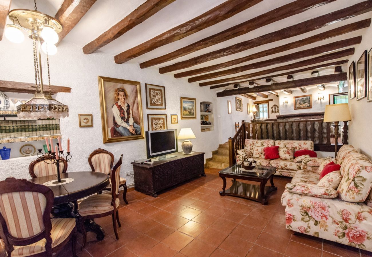 Villa in Santa Oliva - Majestic history for 32 guests, 10km to the beach