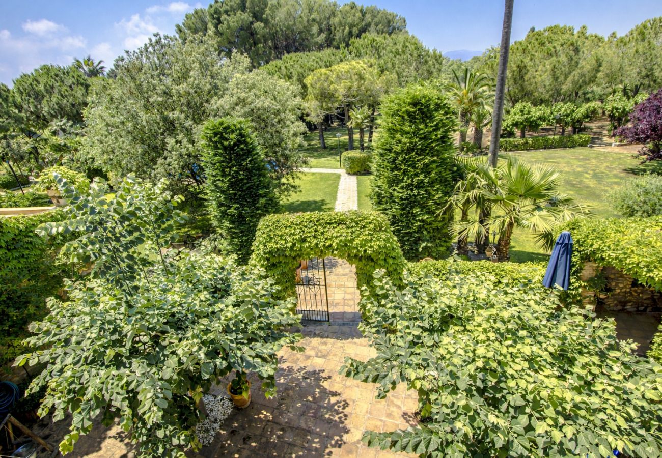 Villa in Santa Oliva - Majestic history for 32 guests, 10km to the beach