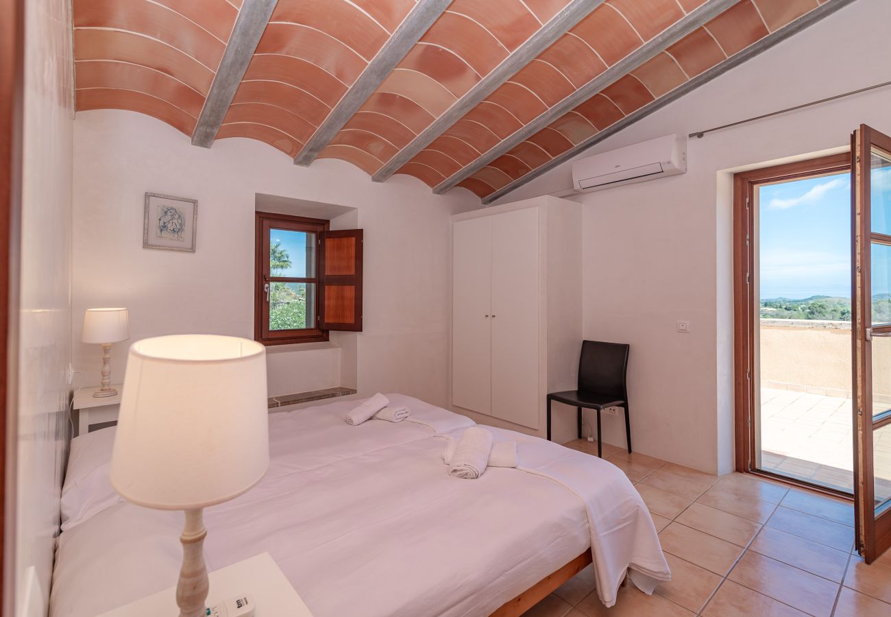 Villa in Arta - Beautiful getaway for 6, just 9km to the beach