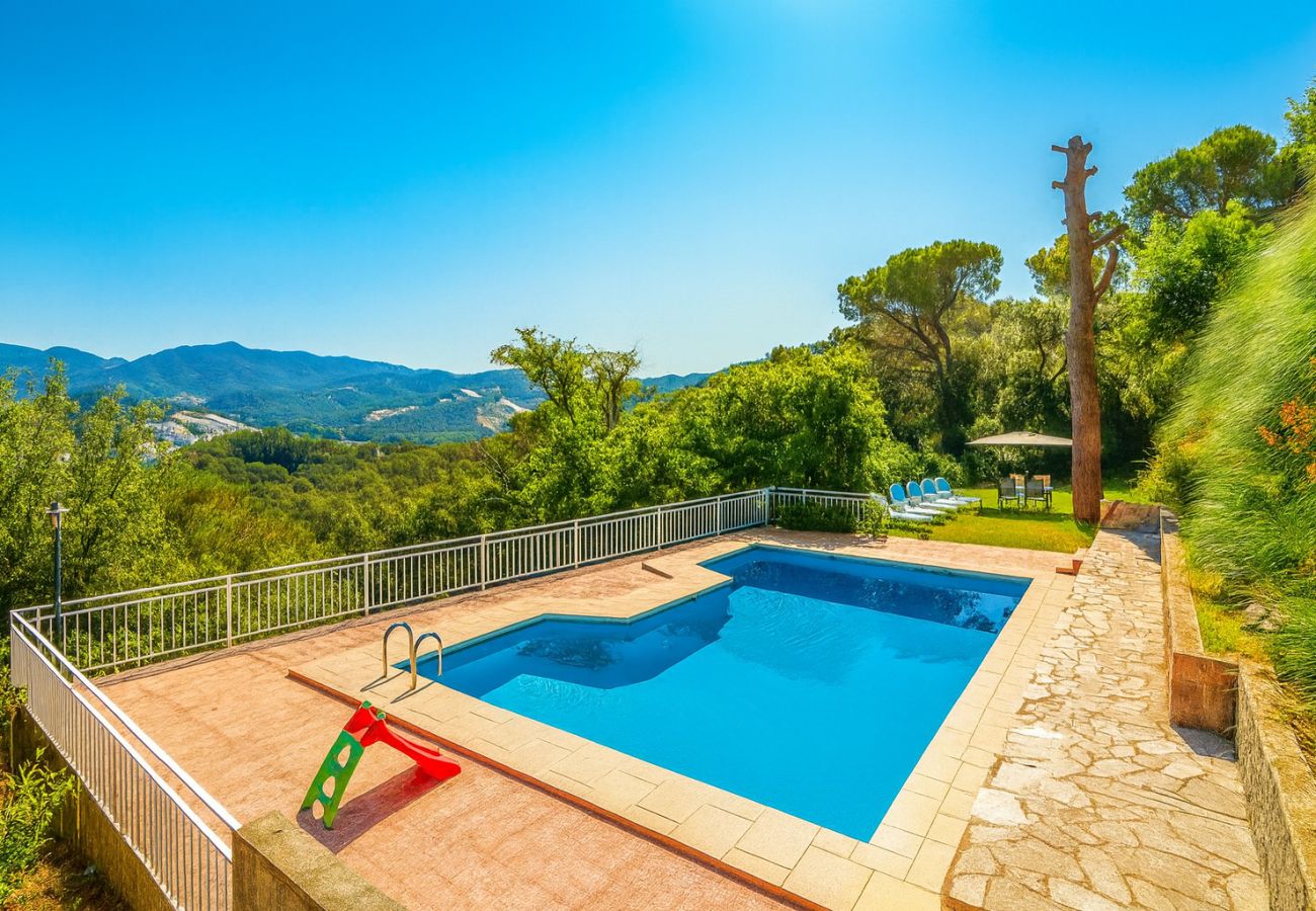 Villa in Sant Cebrià de Vallalta - Spectacular mountain views 4km's to beach