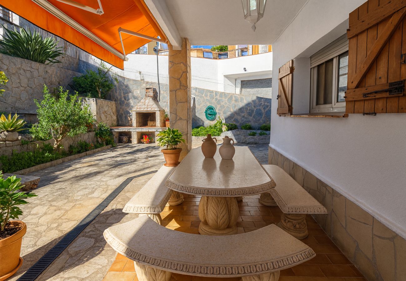 Villa in Sant Cebrià de Vallalta - Spectacular mountain views 4km's to beach