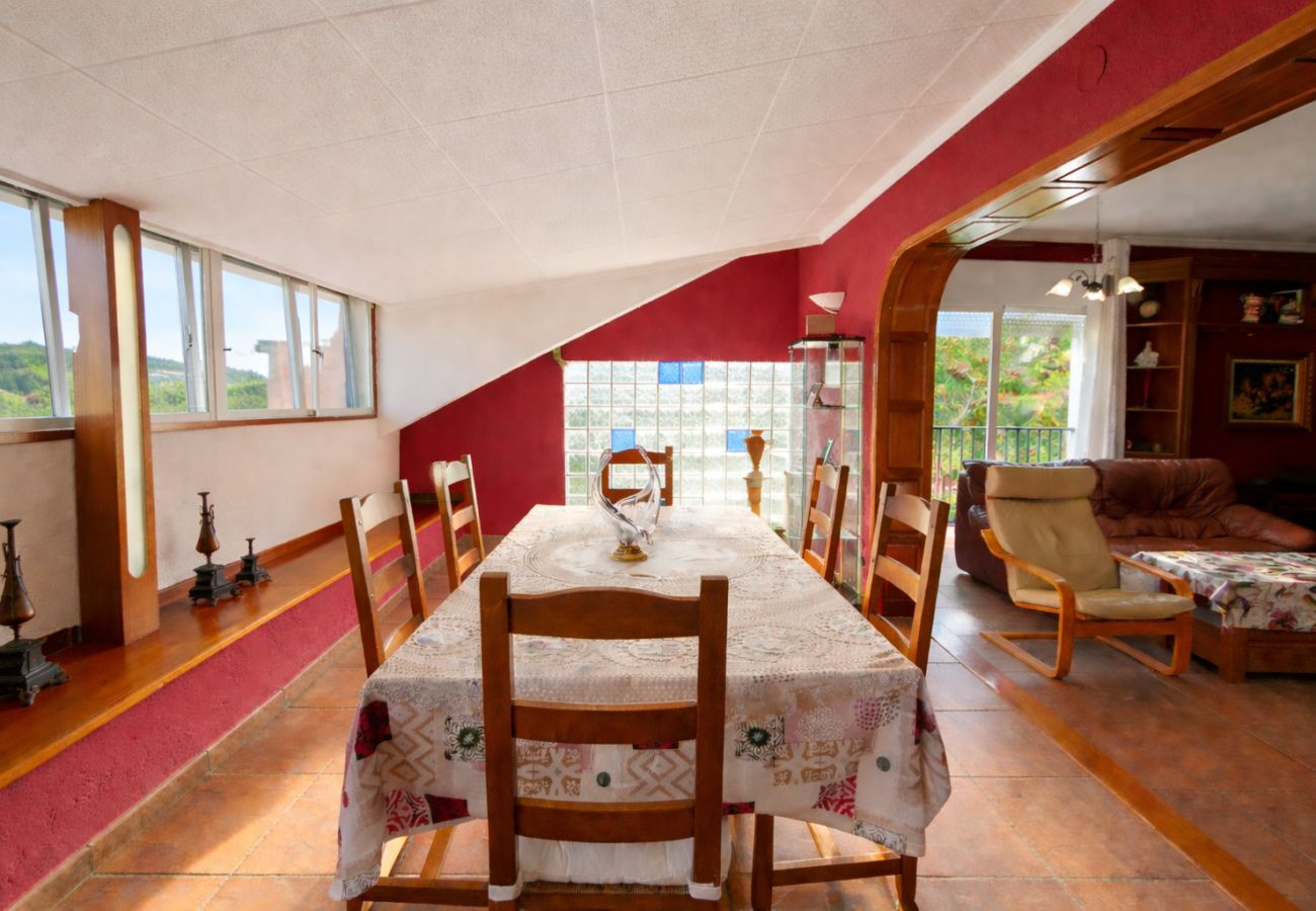 Villa in Sant Cebrià de Vallalta - Spectacular mountain views, just 4km to the beach