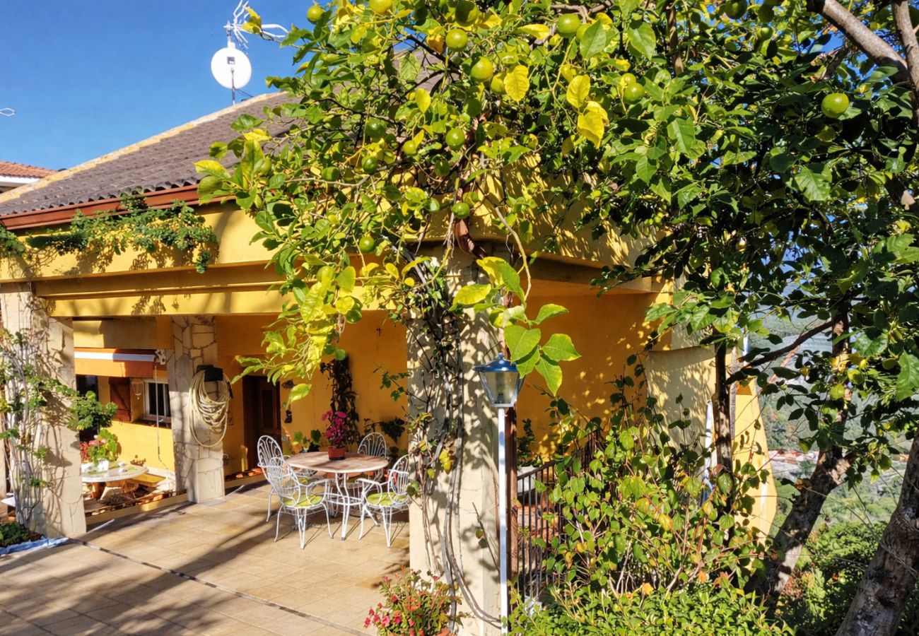 Villa in Sant Cebrià de Vallalta - Spectacular mountain views, just 4km to the beach