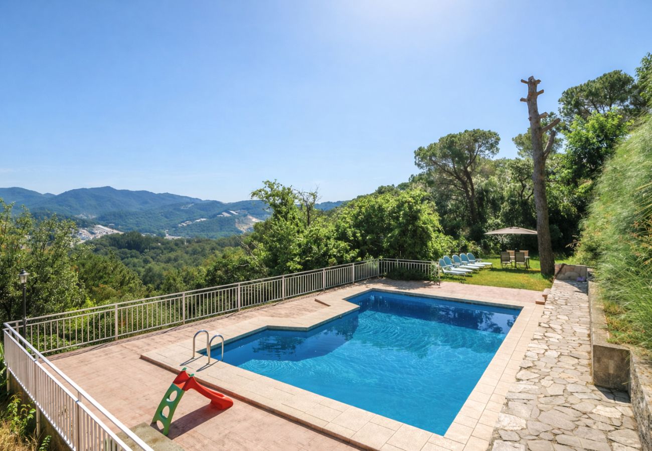 Villa in Sant Cebrià de Vallalta - Spectacular mountain views, just 4km to the beach