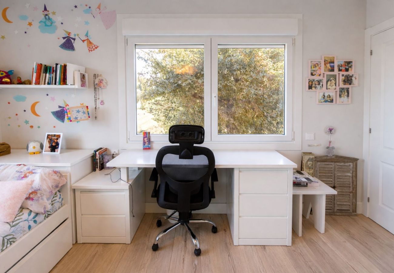 Villa in Llinars del Vallès - Charming pool villa near Barcelona - Walk to shops