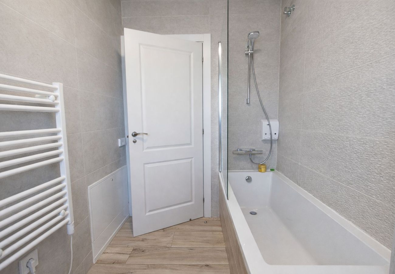 Villa in Llinars del Vallès - Charming pool villa near Barcelona - Walk to shops