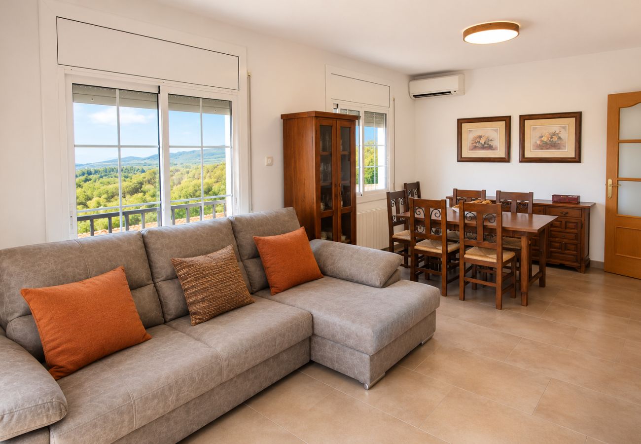 Villa in La Bisbal del Penedés - Spacious Mountain Retreat with Private Pool