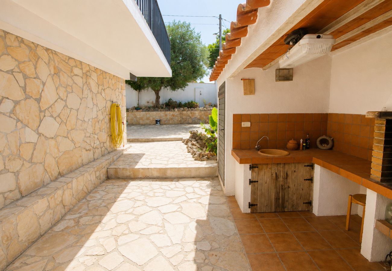 Villa in La Bisbal del Penedés - Spacious Mountain Retreat with Private Pool