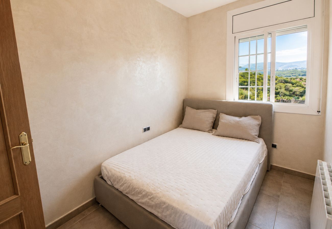 Villa in La Bisbal del Penedés - Spacious Mountain Retreat with Private Pool
