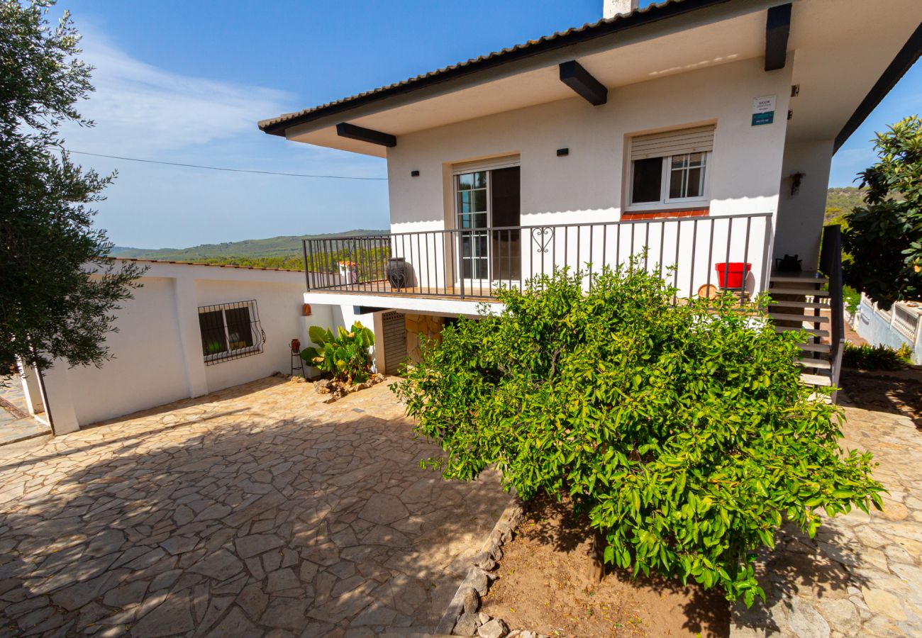 Villa in La Bisbal del Penedés - Spacious Mountain Retreat with Private Pool